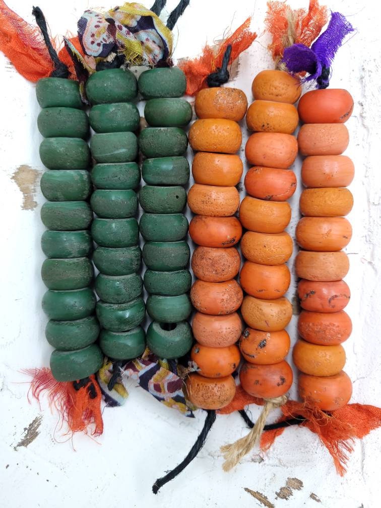 Old Glass Beads The 90s / Color To Choose Strand of 10 Beads Orange or Green  15-19mm x 10mm /Java / Vintage / Indonesian Beads / Venetian .