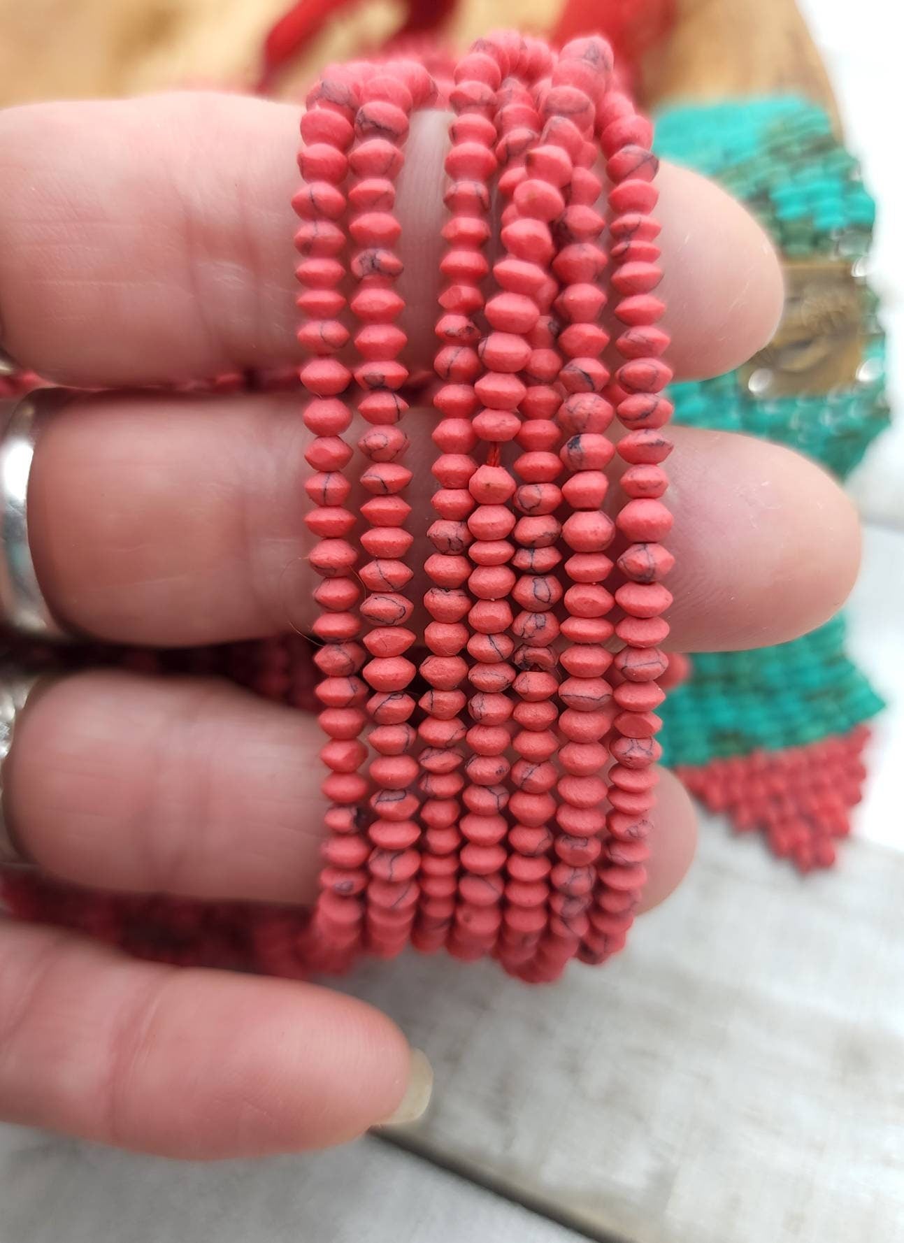 Hermosa turquesa roja Heishi Beads Saucer Shaped Strand 14 "150+ Beads 3mm+ / Suministros de joyería.