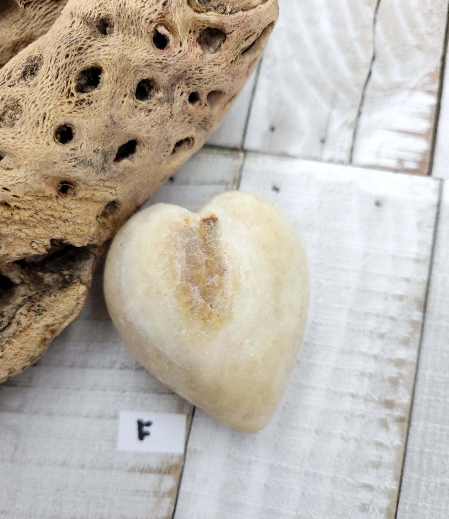 Natural Heart Shape Calcite/Natural Stones / Healing Stones / Gemstones / Jewelry Supplies.