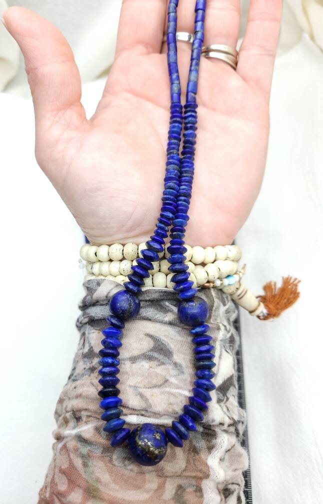 Hermoso collar genuino de lapisLazuli / lapisLazuli de Afganistán / amplia variedad de formas de cuentas / suministros de joyería.