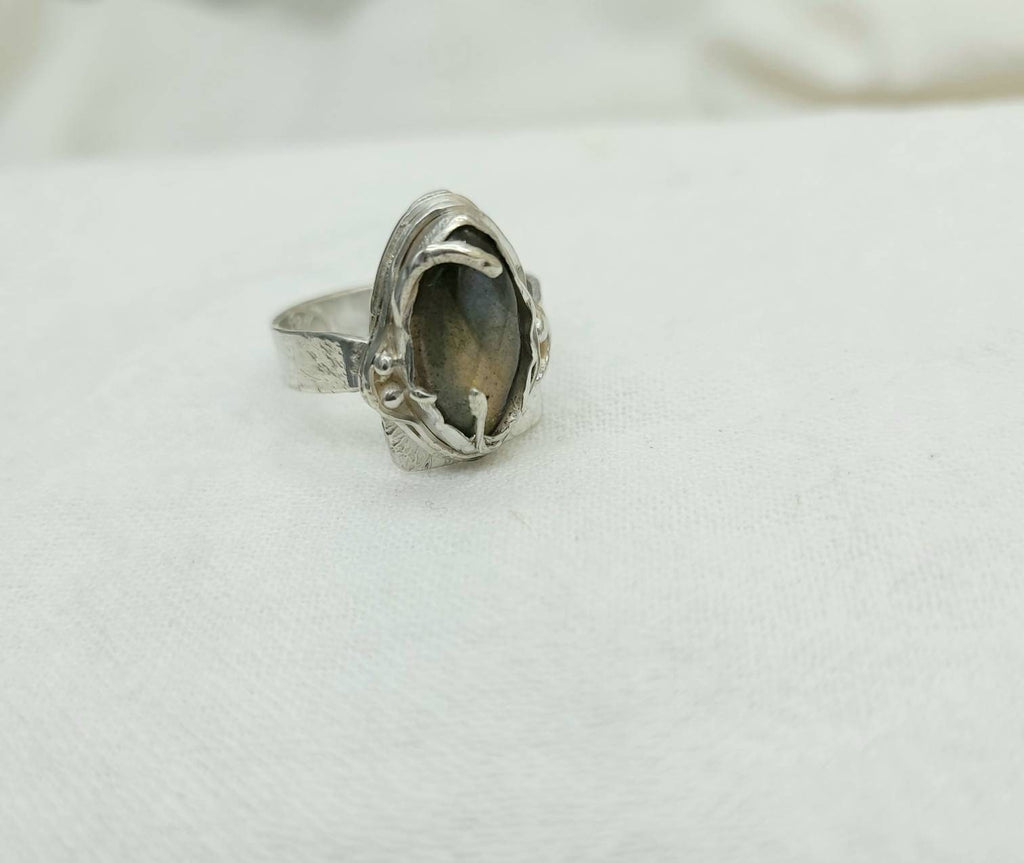 Beautiful Authentic 925 Silver Ring / Labradorite Ring / Engagement Ring/ Ring Size 8 1/2