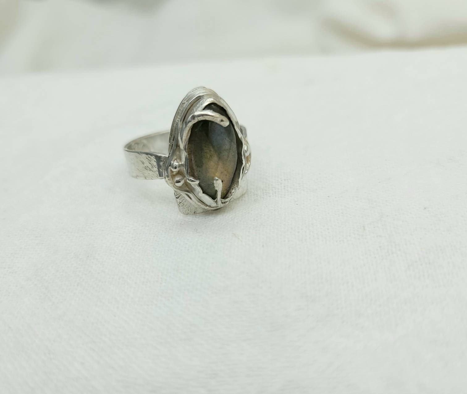 Beautiful Authentic 925 Silver Ring / Labradorite Ring / Engagement Ring/ Ring Size 8 1/2