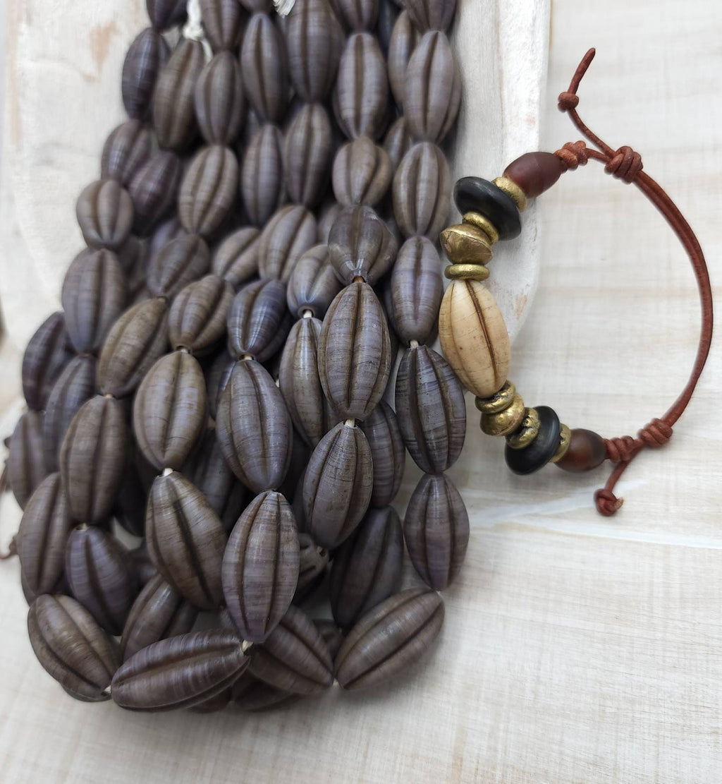 Large Oval Old Rustic Glass Melons Beads / Indonesian Hand Carved Beads / 3 Beads 23-26mm / Tribal / Jewelry Supplies.
