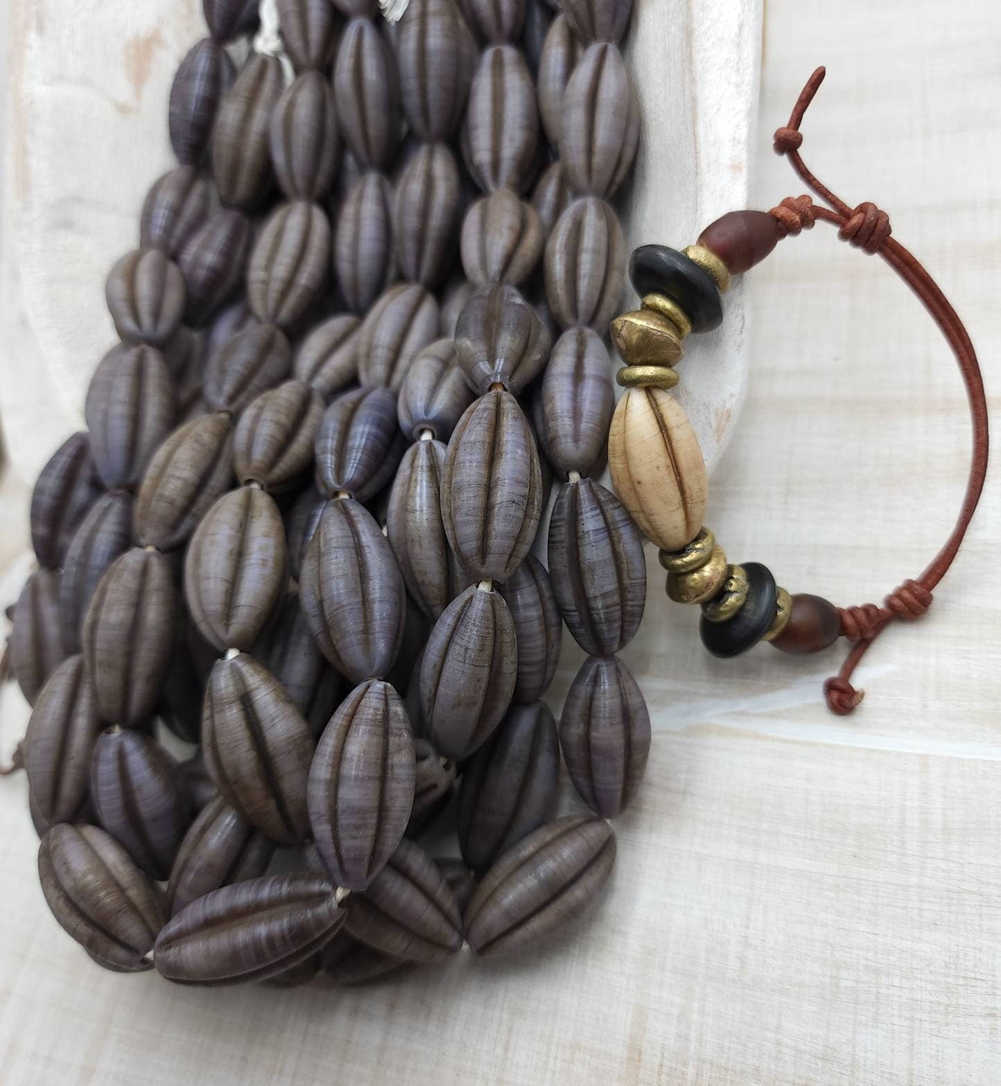 Large Oval Old Rustic Glass Melons Beads / Indonesian Hand Carved Beads / 3 Beads 23-26mm / Tribal / Jewelry Supplies.