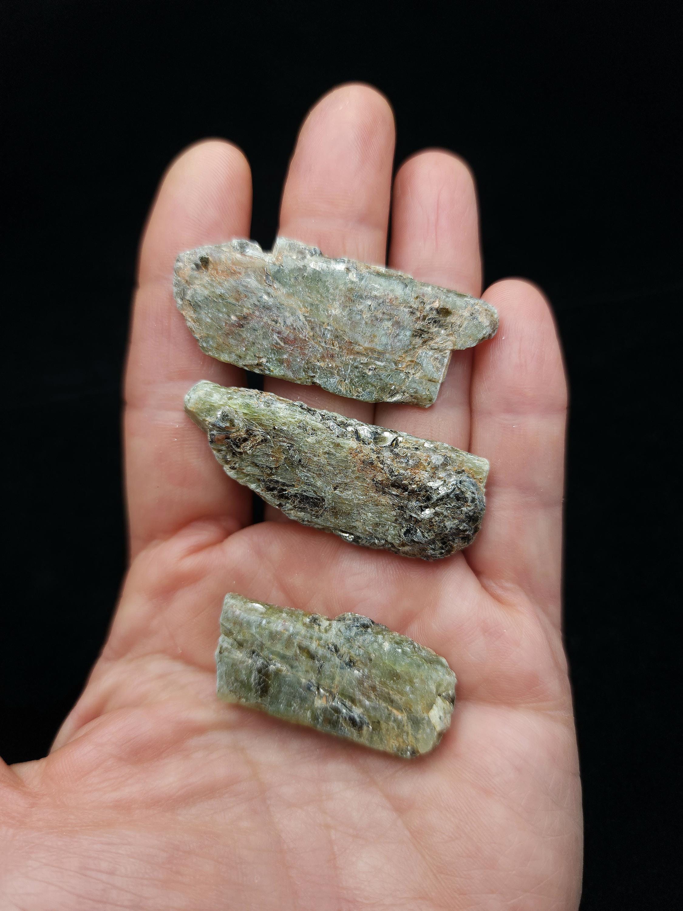 Green Raw Kyanite From Tanzania / Healing Stone / Stone for Wire Wrapping .