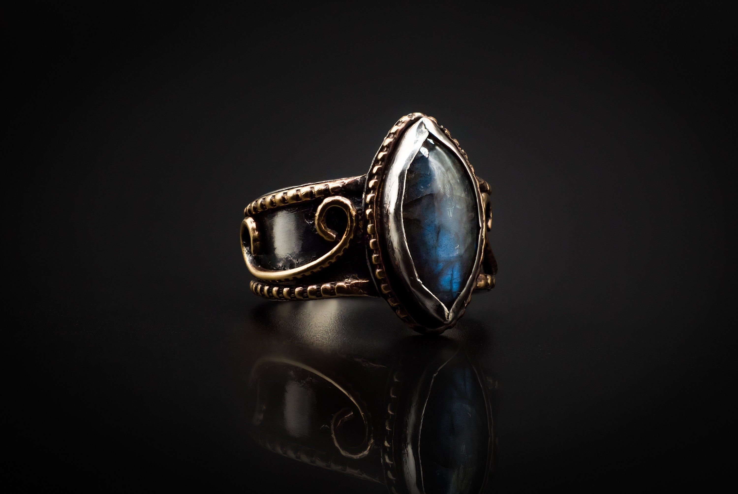 Beautiful Ring! Size 9 925 Sterling Silver, Golden Brass, And Brilliant Marquise Cut Blue Labradorite