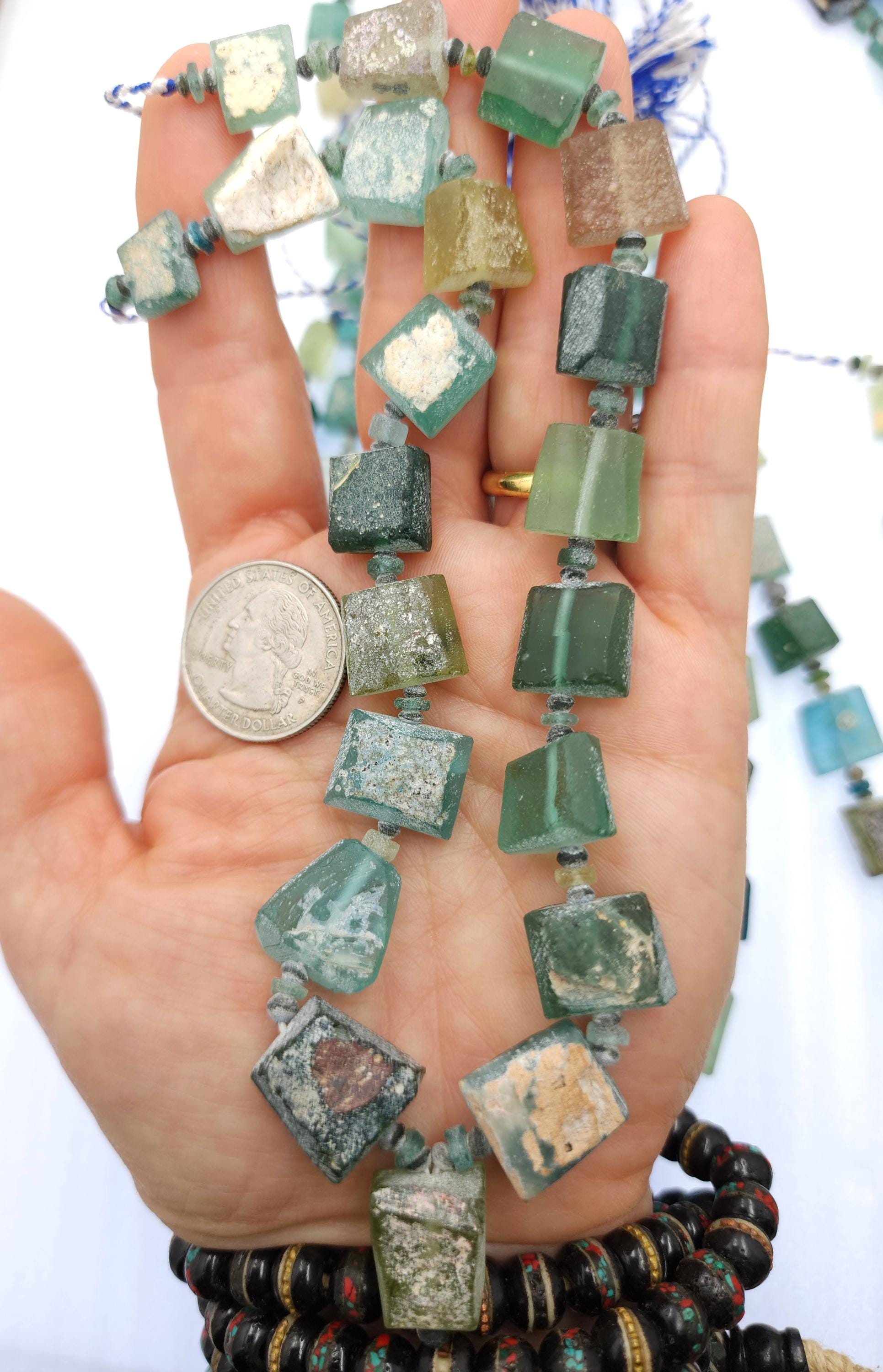 Vidrio romano antiguo, con una notable historia que abarca más de 2000 años, este vidrio genuino es ideal para elaborar joyas exquisitas.