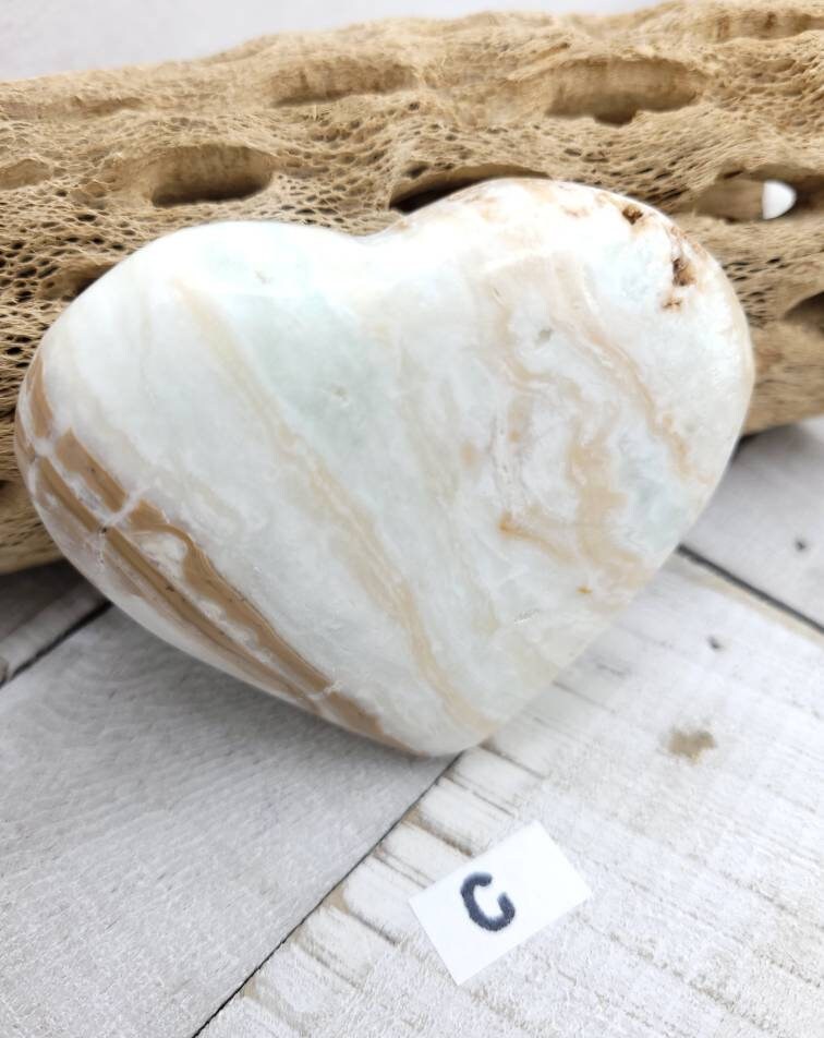 Natural Heart Shape Calcite/Natural Stones / Healing Stones / Gemstones / Jewelry Supplies.
