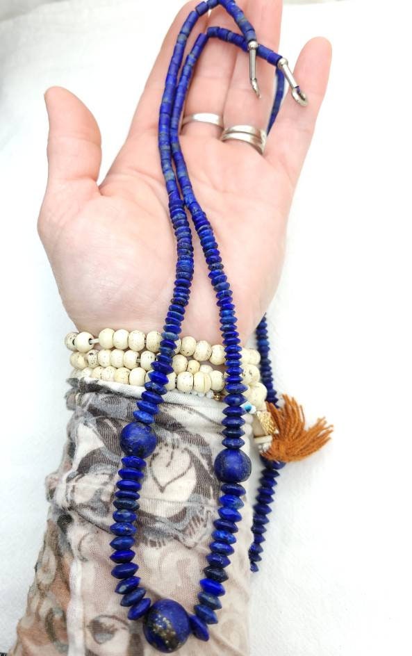 Hermoso collar genuino de lapisLazuli / lapisLazuli de Afganistán / amplia variedad de formas de cuentas / suministros de joyería.