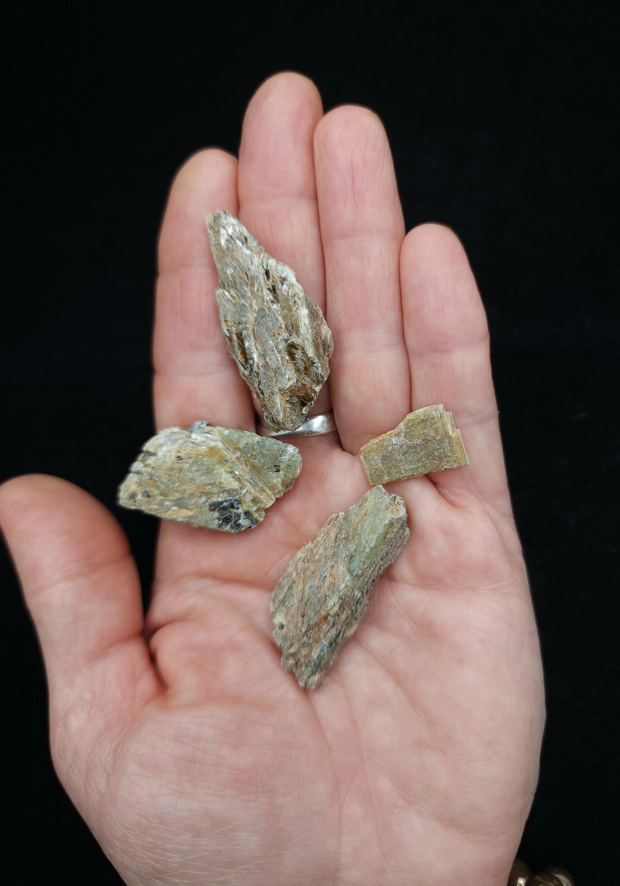Green Raw Kyanite From Tanzania / Healing Stone / Stone for Wire Wrapping .