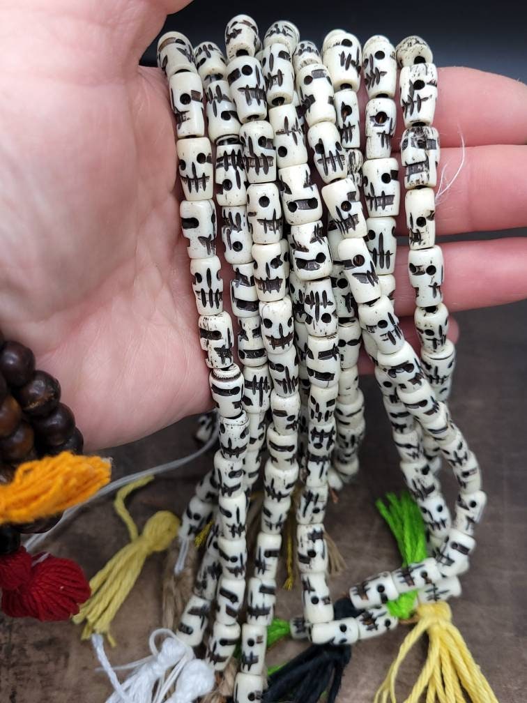 Cuentas de hueso de yak Cráneo Tibetano / Cuentas de cráneo de hueso tallado / Cuentas nepalíes / Suministros de joyería.