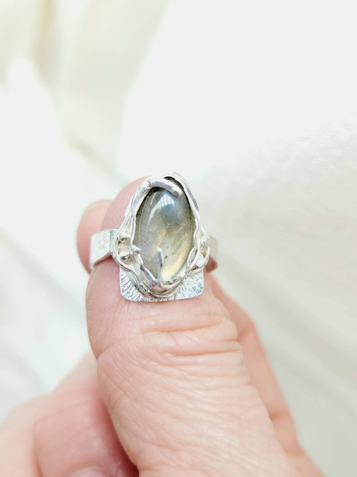 Beautiful Authentic 925 Silver Ring / Labradorite Ring / Engagement Ring/ Ring Size 8 1/2