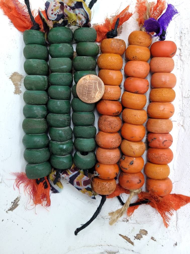 Old Glass Beads The 90s / Color To Choose Strand of 10 Beads Orange or Green  15-19mm x 10mm /Java / Vintage / Indonesian Beads / Venetian .