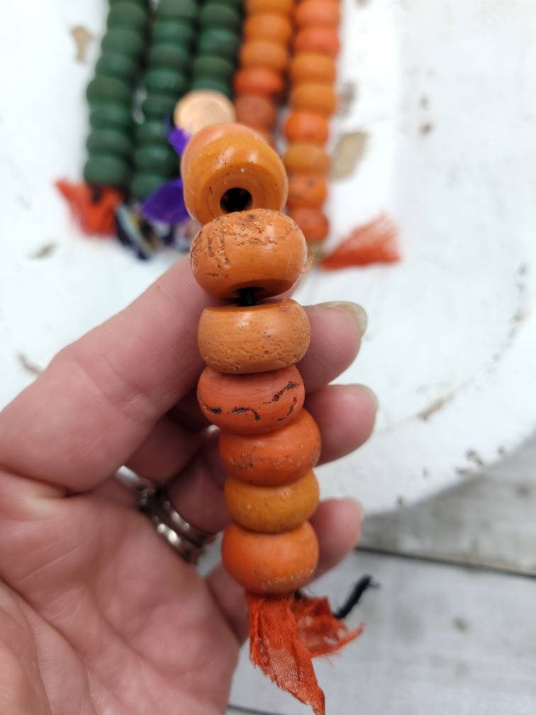 Old Glass Beads The 90s / Color To Choose Strand of 10 Beads Orange or Green  15-19mm x 10mm /Java / Vintage / Indonesian Beads / Venetian .
