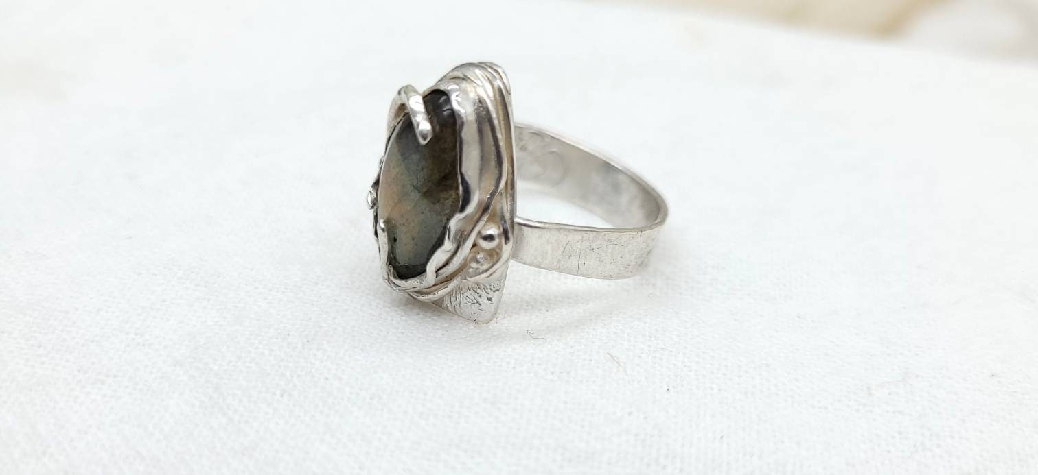 Beautiful Authentic 925 Silver Ring / Labradorite Ring / Engagement Ring/ Ring Size 8 1/2