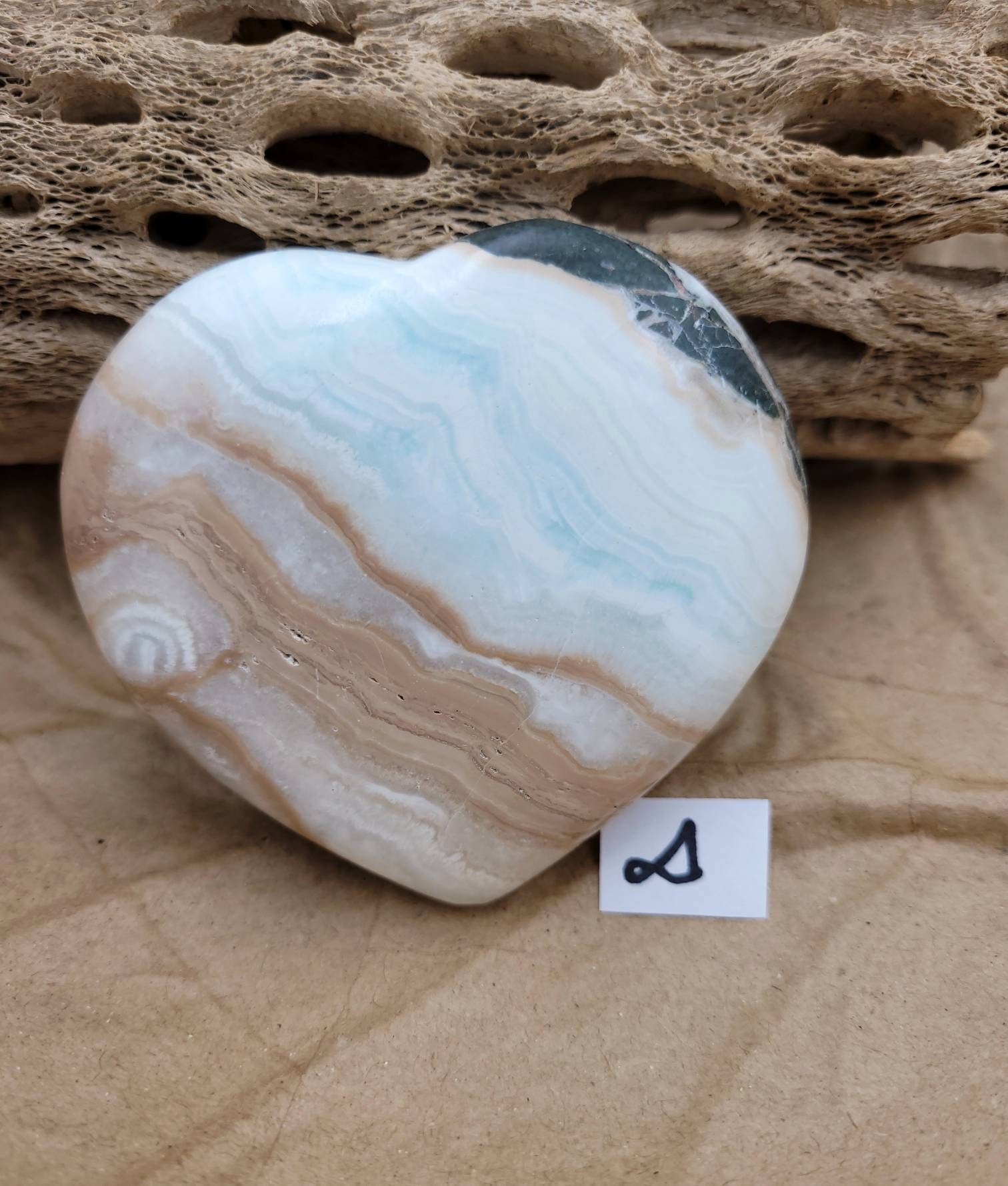 Natural Heart Shape Calcite/Natural Stones / Healing Stones / Gemstones / Jewelry Supplies.