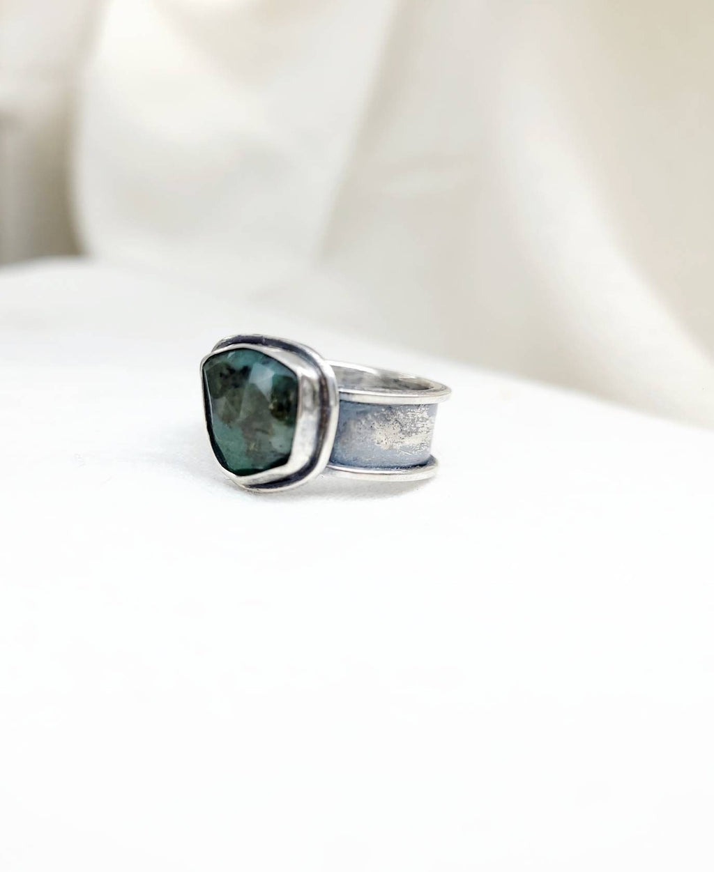 Ring Size 7/ 925 Sterling Silver/ Beautiful Ring with Authentic Emerald.