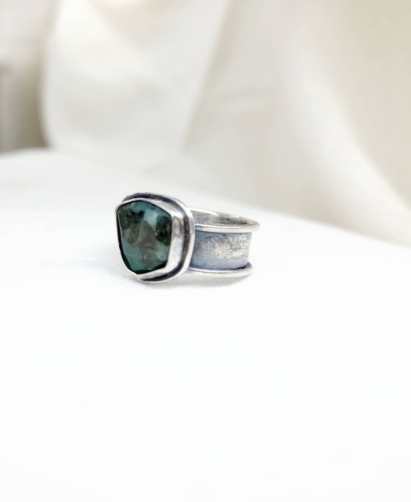 Ring Size 7/ 925 Sterling Silver/ Beautiful Ring with Authentic Emerald.
