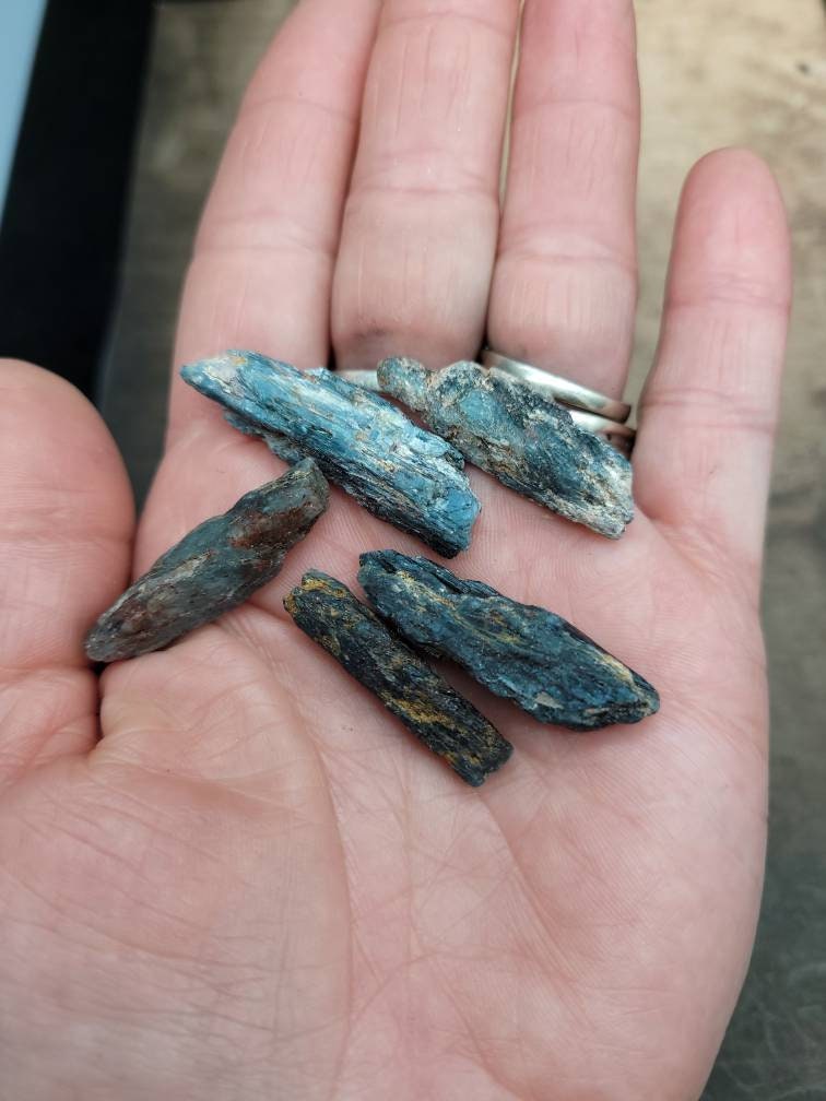 Kyanite Rough Stone / Healing Stones / Blue Kyanite / From Tanzania / Jewelry Supplies.