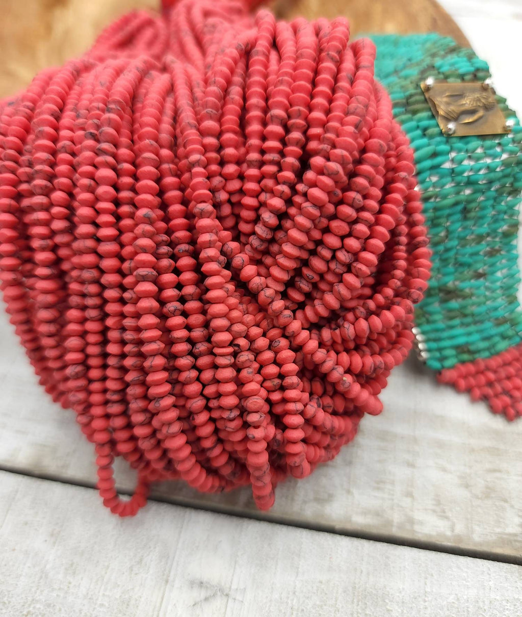 Hermosa turquesa roja Heishi Beads Saucer Shaped Strand 14 "150+ Beads 3mm+ / Suministros de joyería.