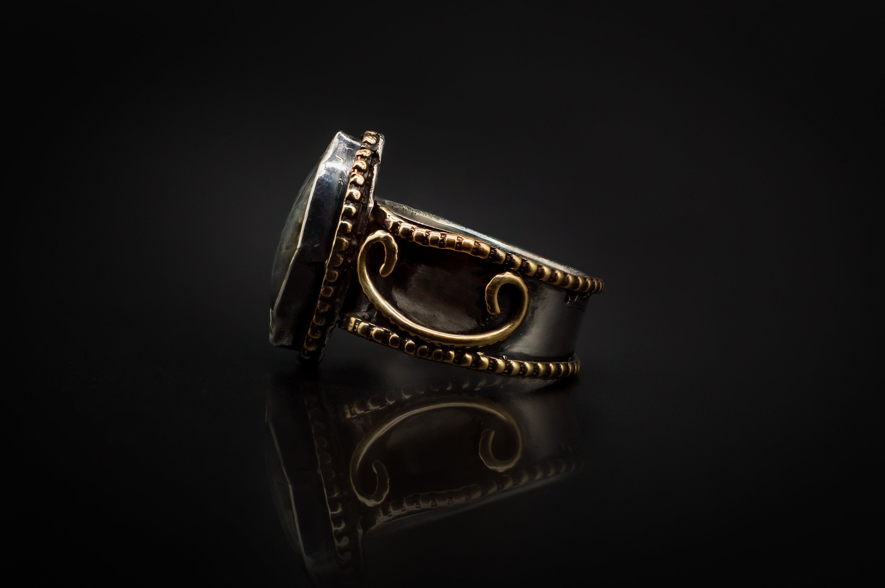 Beautiful Ring! Size 9 925 Sterling Silver, Golden Brass, And Brilliant Marquise Cut Blue Labradorite