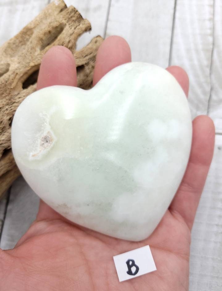 Natural Heart Shape Calcite/Natural Stones / Healing Stones / Gemstones / Jewelry Supplies.