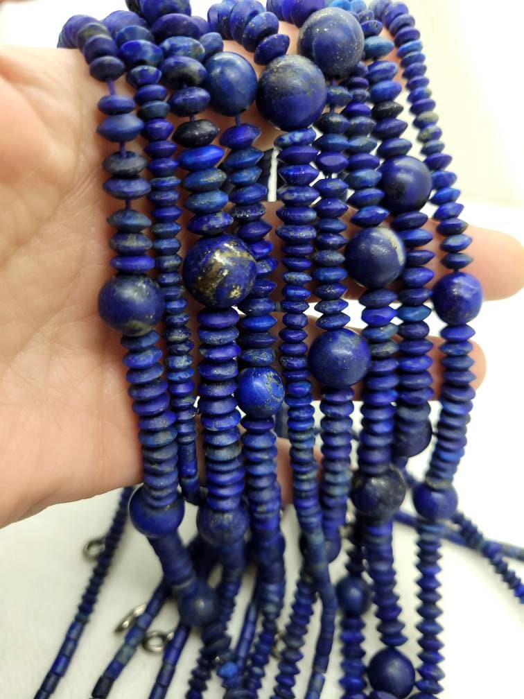 Hermoso collar genuino de lapisLazuli / lapisLazuli de Afganistán / amplia variedad de formas de cuentas / suministros de joyería.