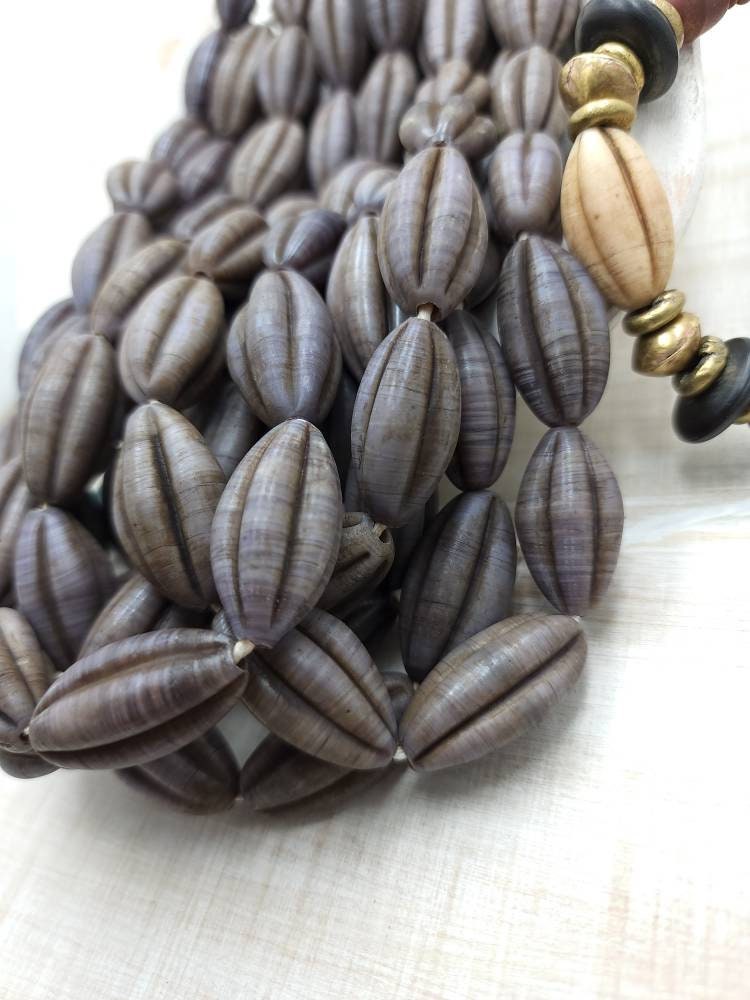 Large Oval Old Rustic Glass Melons Beads / Indonesian Hand Carved Beads / 3 Beads 23-26mm / Tribal / Jewelry Supplies.