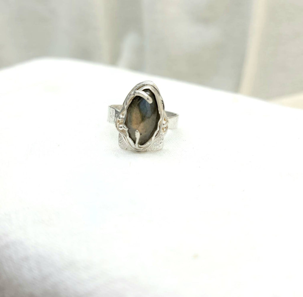 Beautiful Authentic 925 Silver Ring / Labradorite Ring / Engagement Ring/ Ring Size 8 1/2