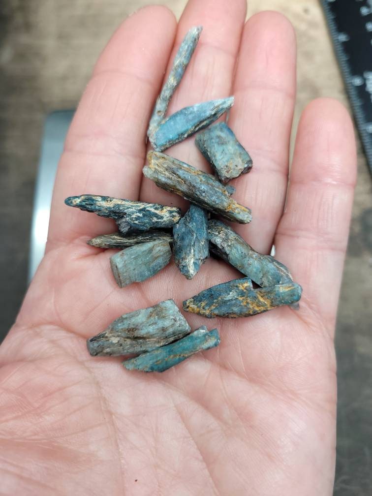 Kyanite Rough Stone / Healing Stones / Blue Kyanite / From Tanzania / Jewelry Supplies.